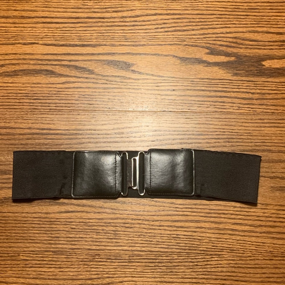 FAUX LEATHER/ELASTIC BELT!